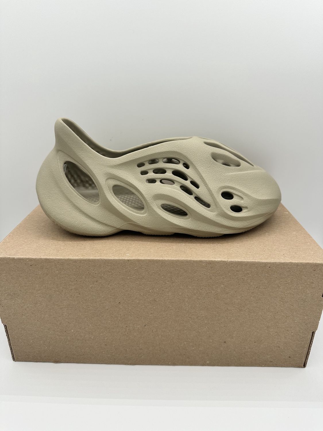 Adidas Yeezy Foam RNR - Stone Salt