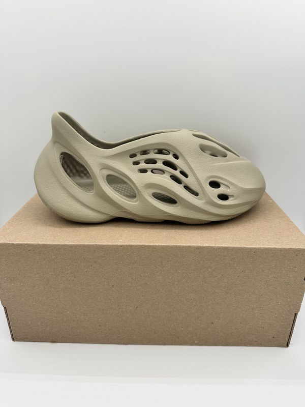 Adidas Yeezy Foam RNR - Stone Salt