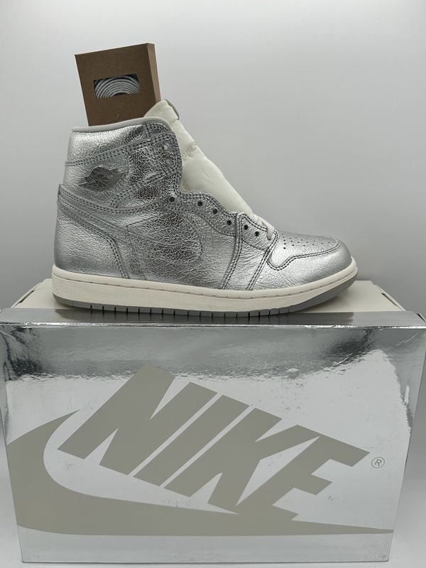 Jordan 1 High - Chrome (Women&#39;s)