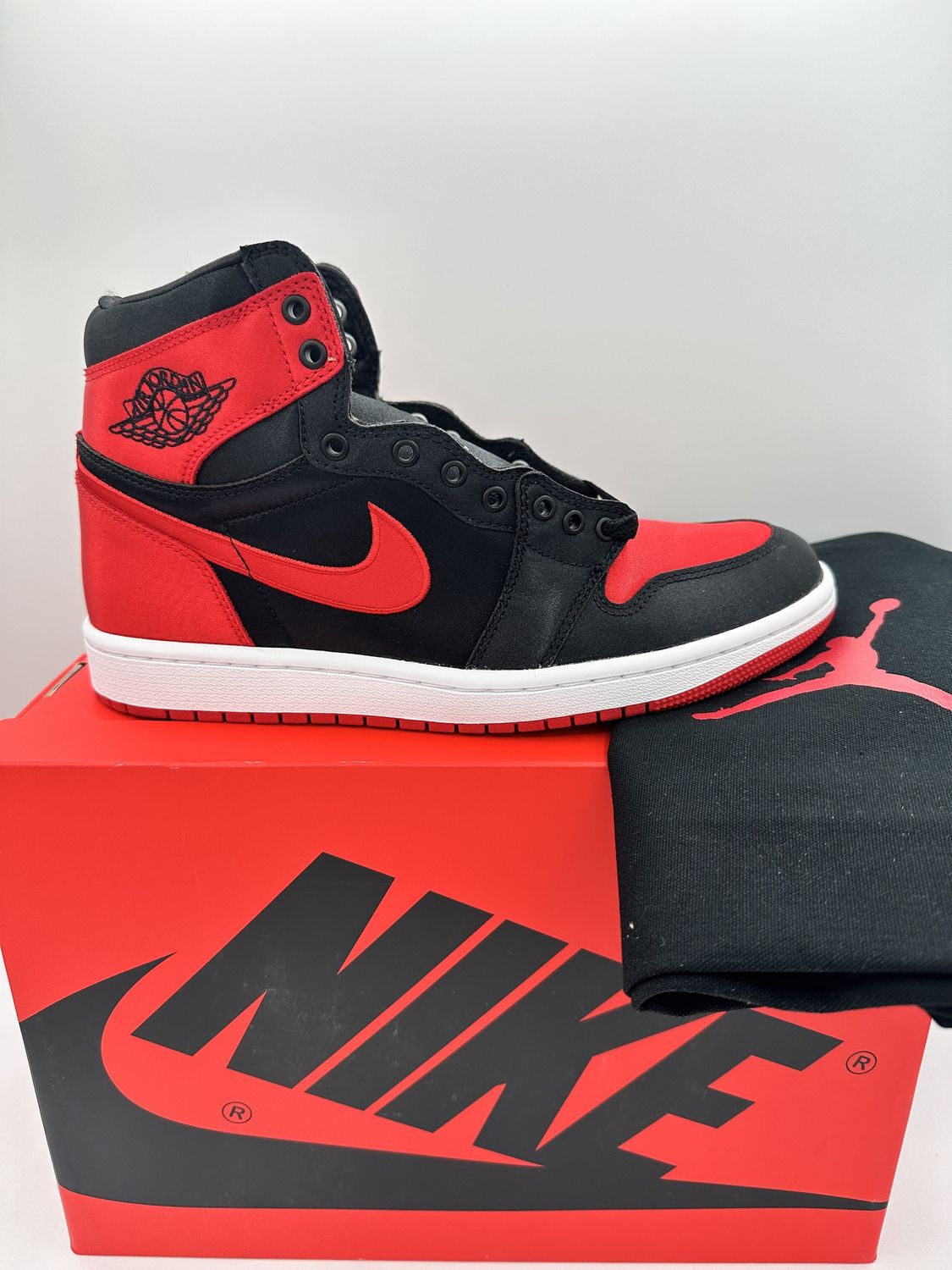 Jordan 1 High - Satin Bred (Women&#39;s)