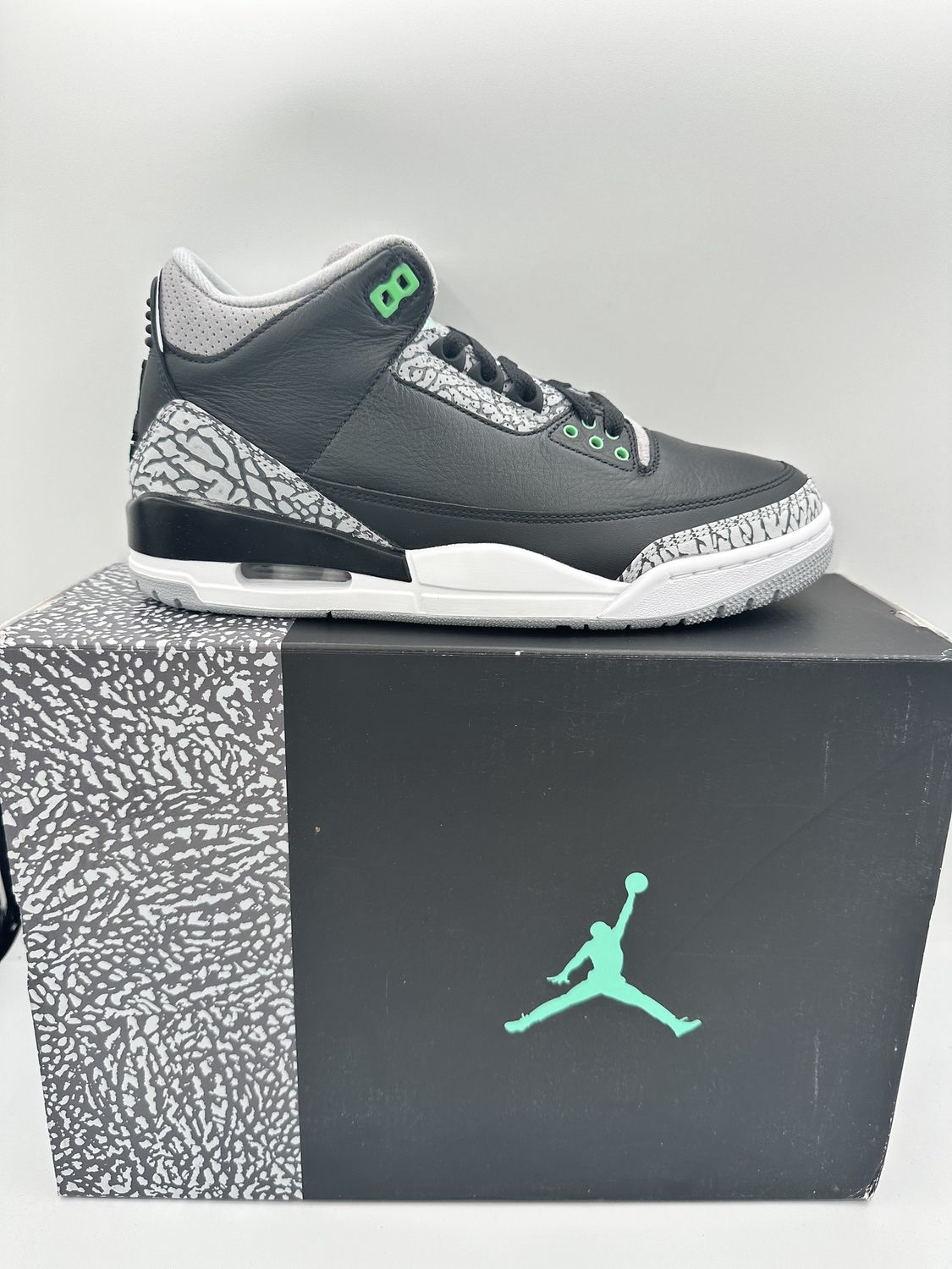 Jordan 3 - Green Glow