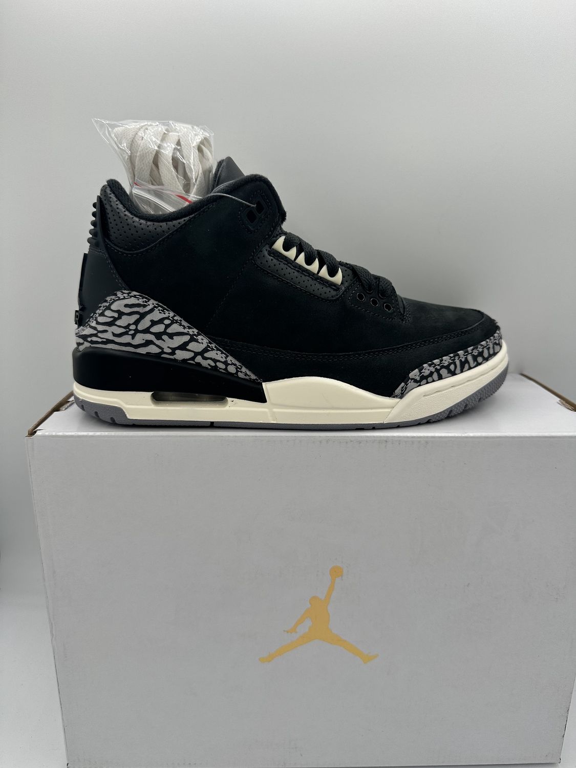 Jordan 3 - Off Noir (Women&#39;s)