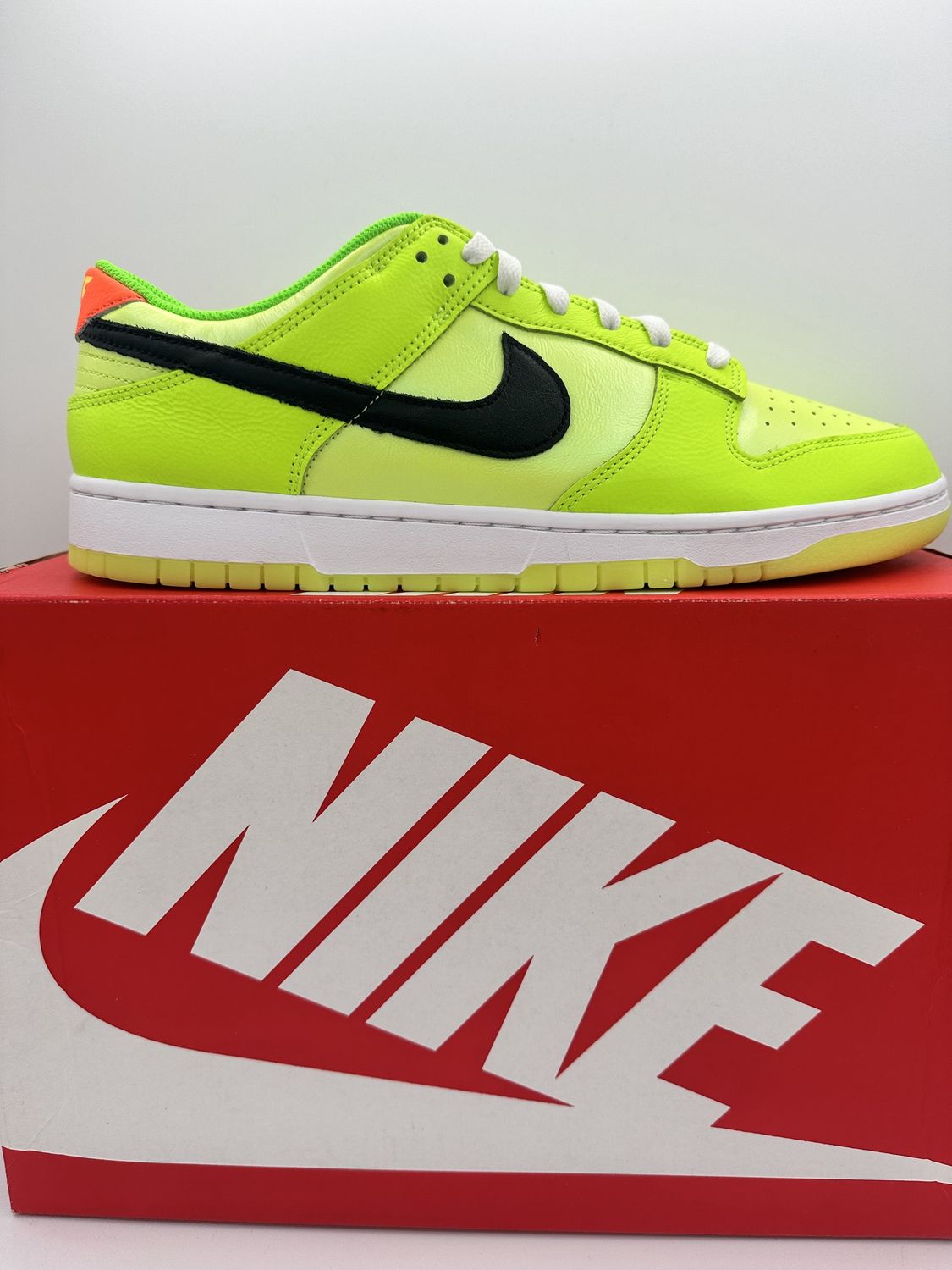 Nike Dunk Low - Volt