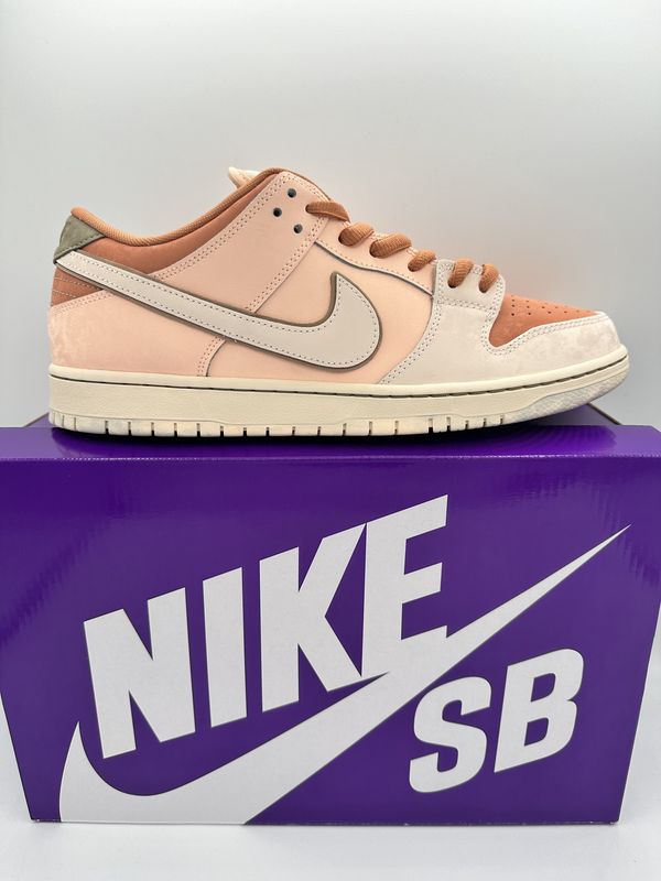 Nike SB Dunk Low - Trocadero Gardens