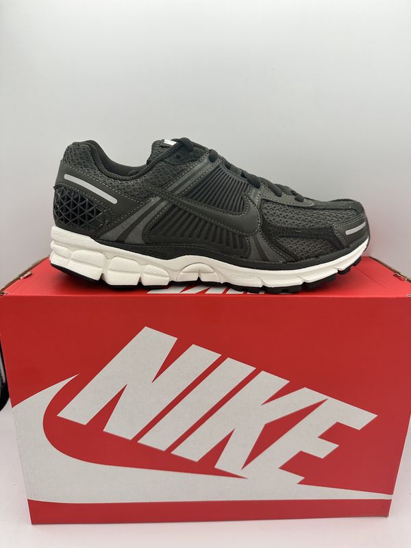 Nike Vomero 5 - Sequoia (Women&#39;s)