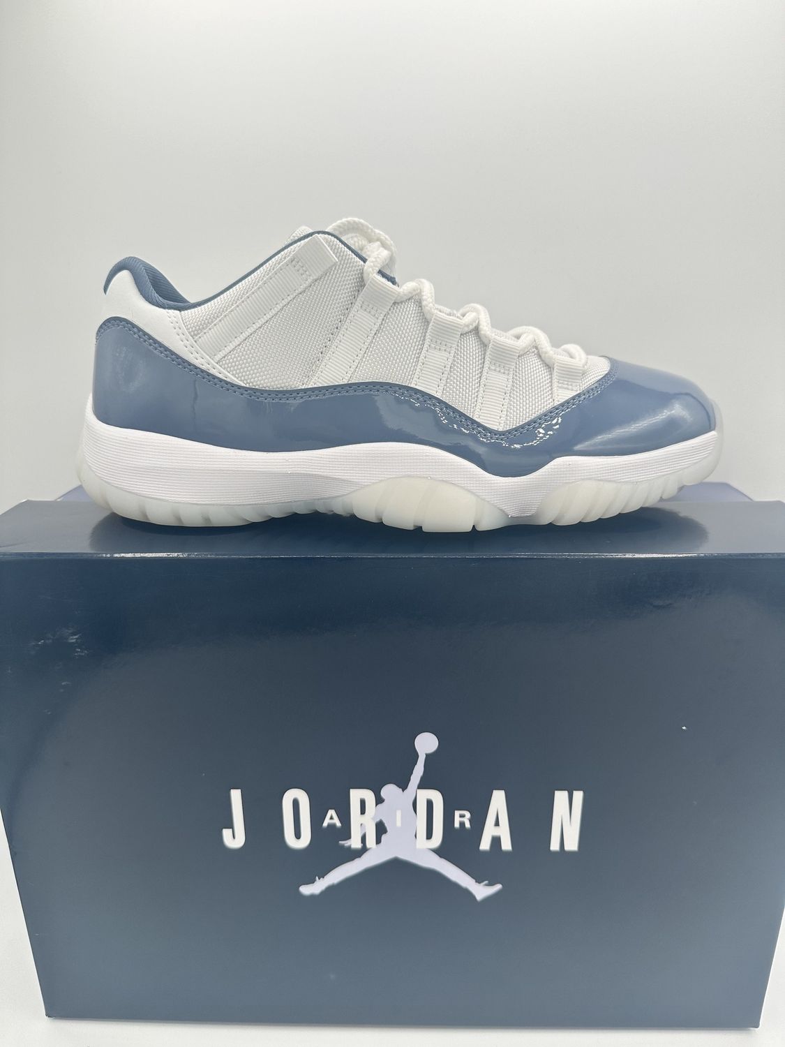 Jordan 11 Low - Diffused Blue