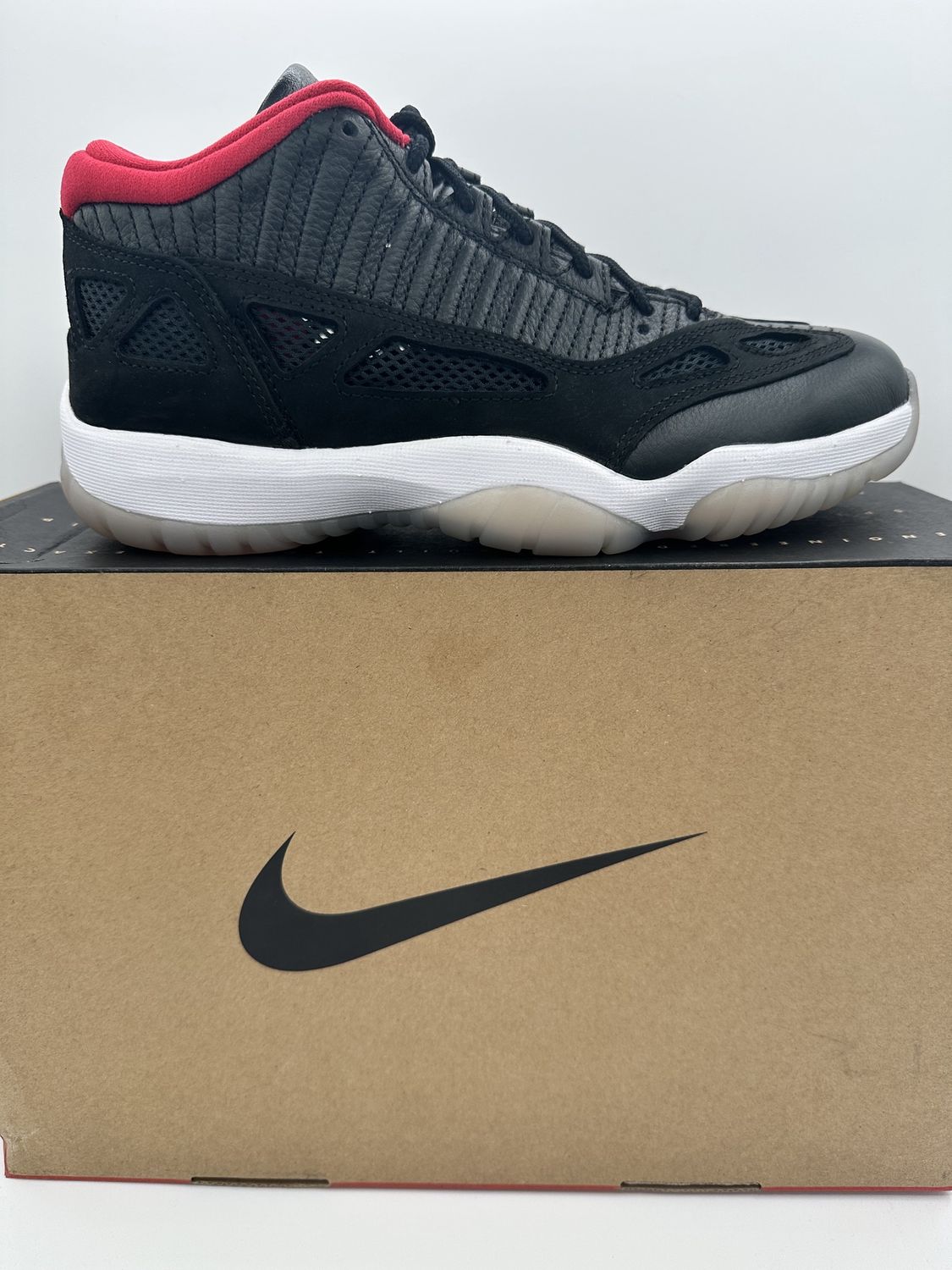 Jordan 11 Low - IE