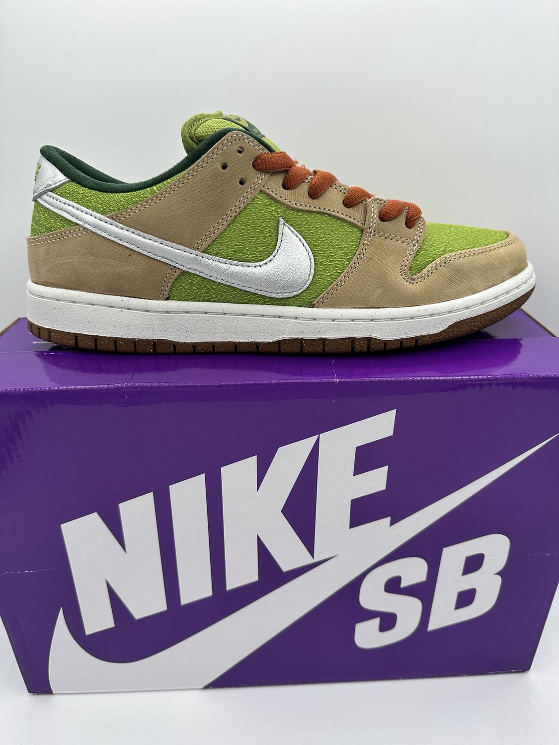 Nike SB Dunk Low - Escargot