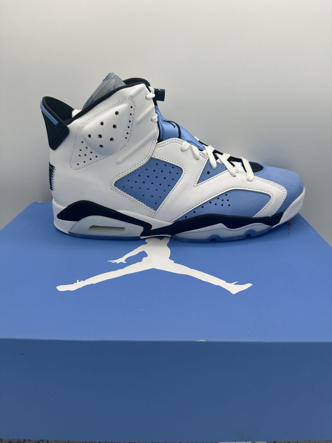 Jordan 6 - UNC White