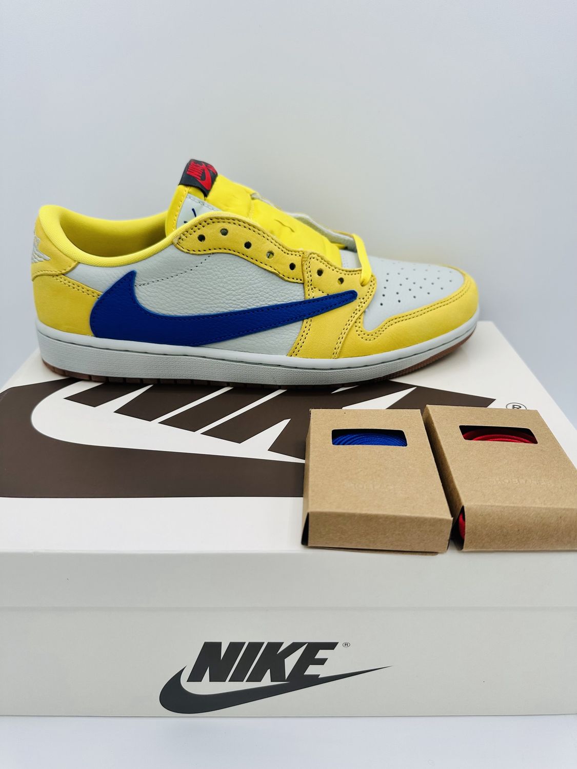 Jordan 1 Low - Travis Scott Canary (Women&#39;s)