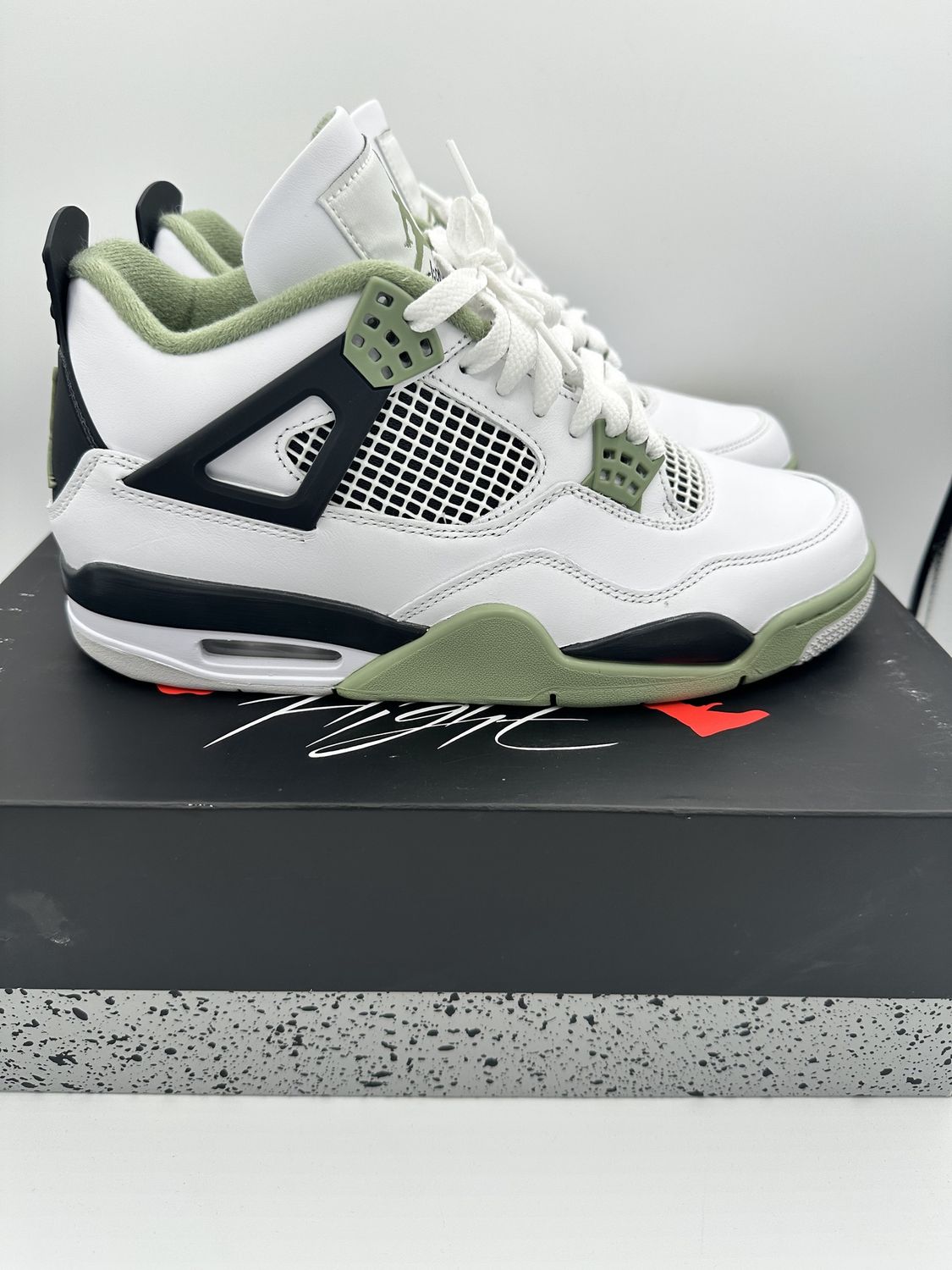 Jordan 4 - Seafoam (USED)