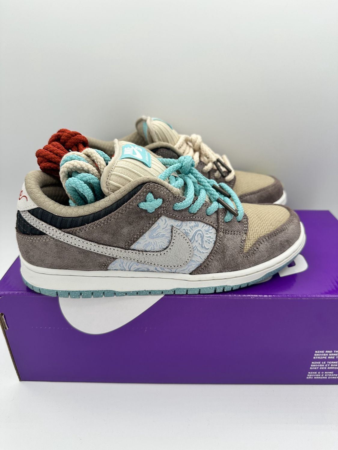 Nike SB Dunk Low - Big Money Savings (USED)