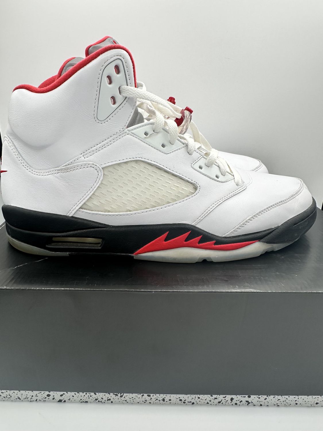 Jordan 5 - Fire Red Silver Tongue (USED)