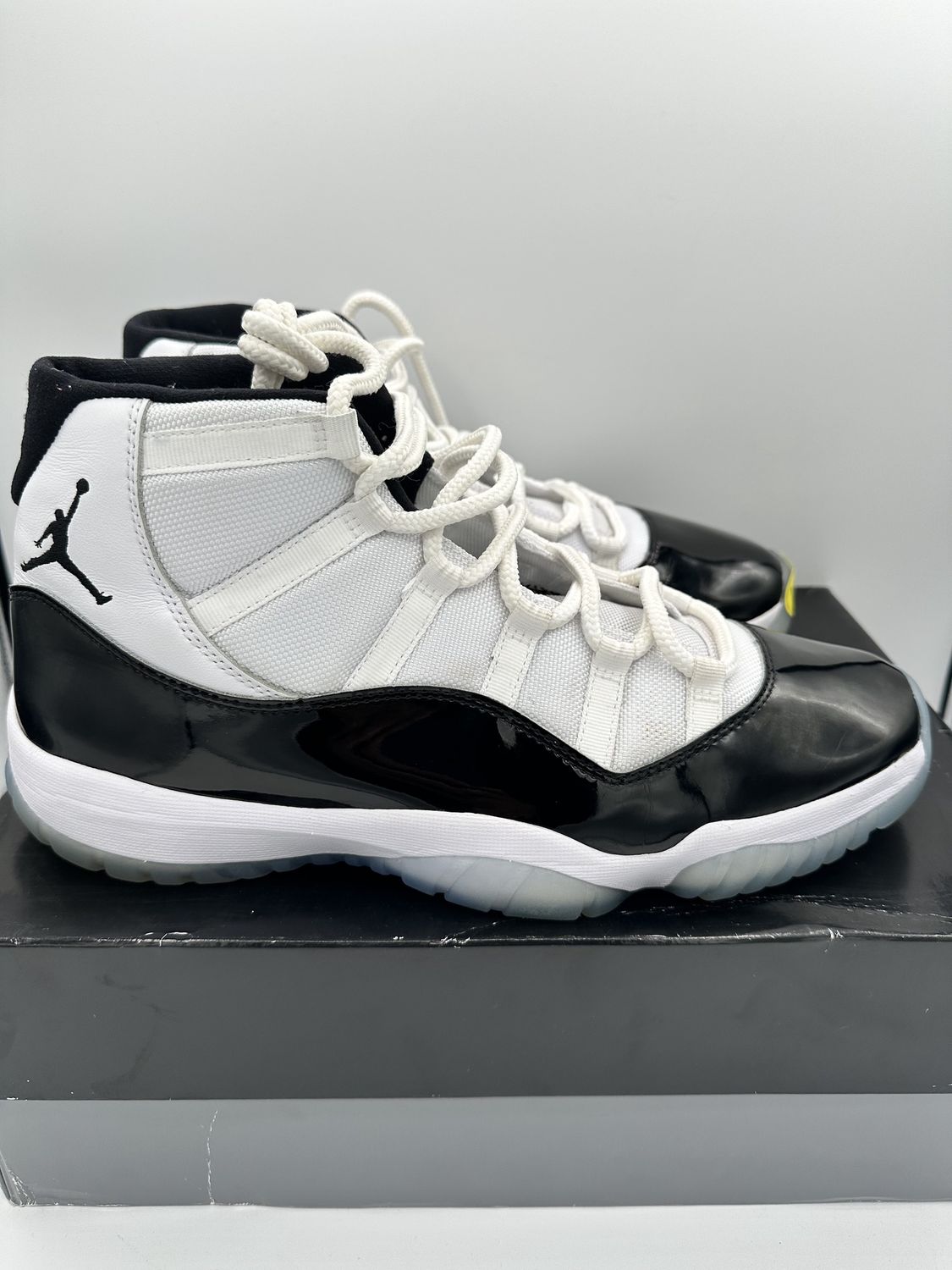 Jordan 11 - Concord (USED)