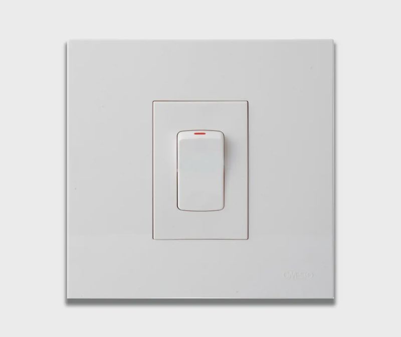 Matrix 45A 3P Isolator 4x4 White