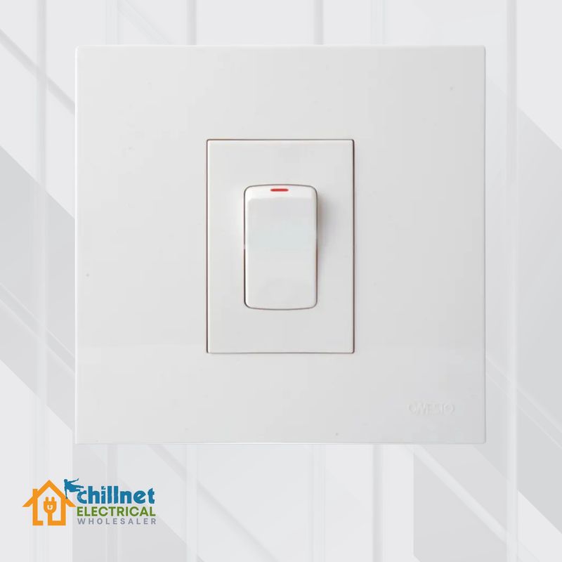 Matrix 45A 3P Isolator 4x4 White