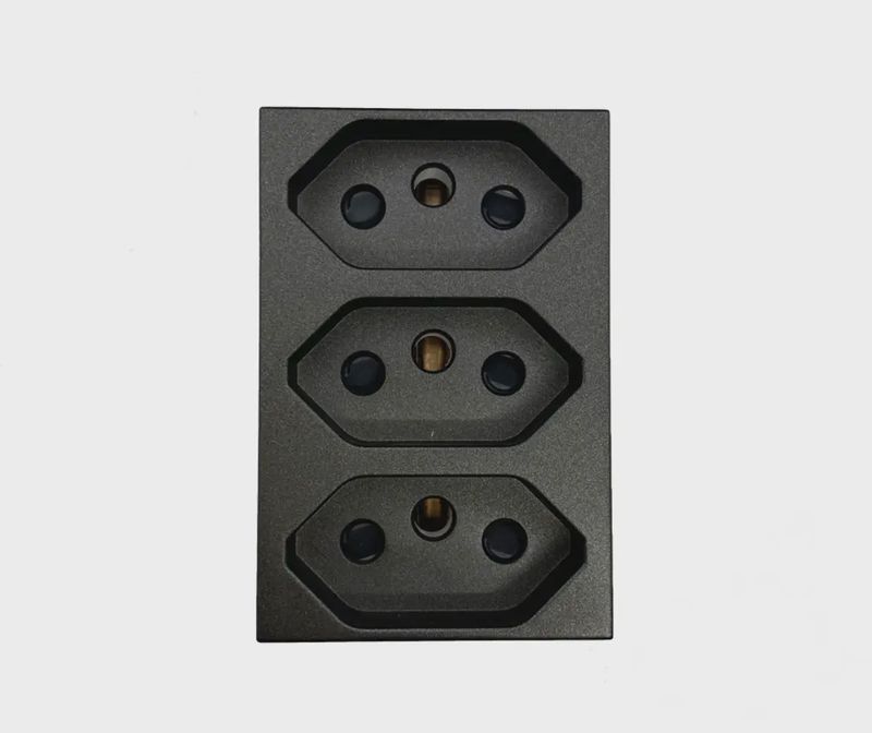 Matrix 16A Triple ZA Mono Socket Black Large