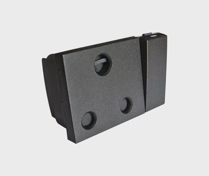 Matrix 16A Single SSO Horiz Module Black Large