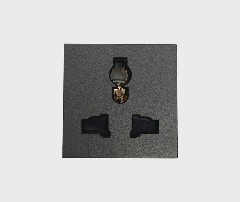 Matrix Int Universal Socket Black DBL Small