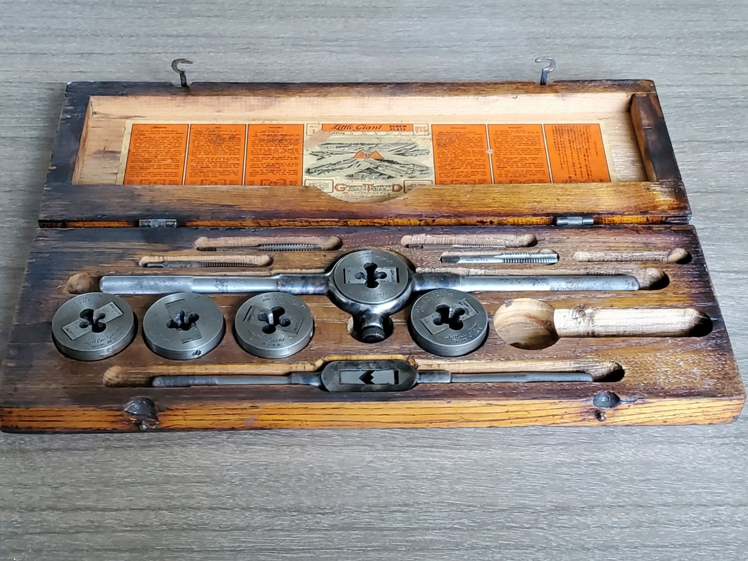 VINTAGE GREENFIELD TAP &amp; DIE LITTLE GIANT SCREW PLATE IN WOOD BOX