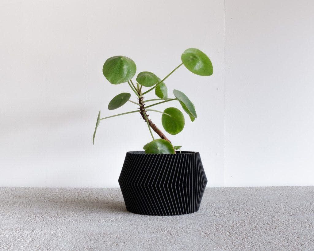 Minimum Design Dissipat Indoor Planter Black Large