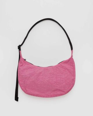 Baggu Medium 37.5&quot; Nylon Crescent Bag Azalea Pink