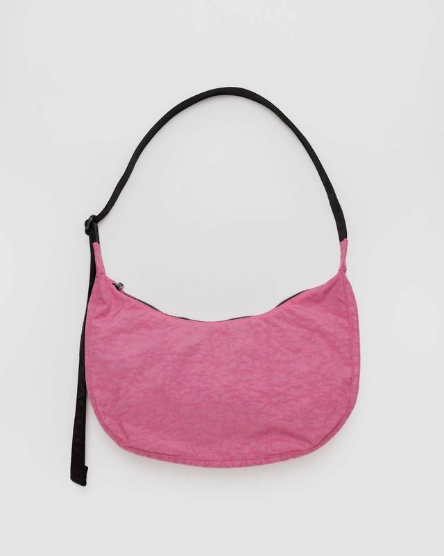 Baggu Medium 37.5&quot; Nylon Crescent Bag Azalea Pink