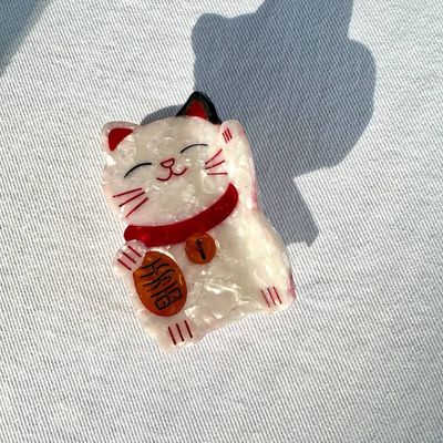 Solar Eclipse Lucky Cat Hair Claw