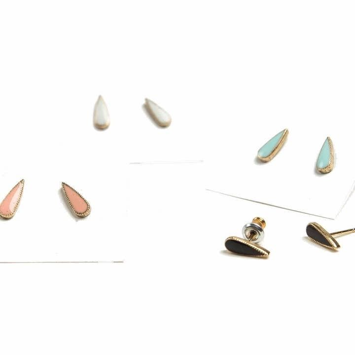 Colored Teardrop Studs Black