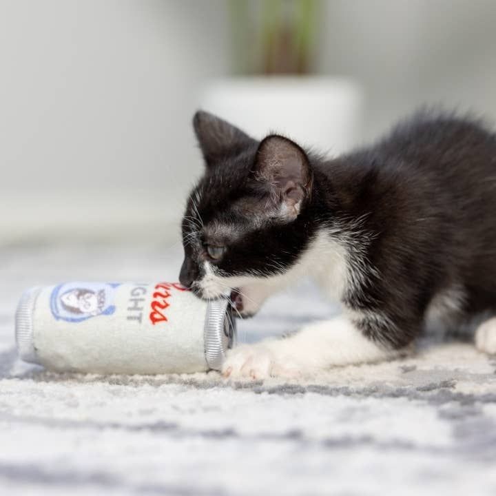 Huxley &amp; Kent Purrs Light Cat Toy