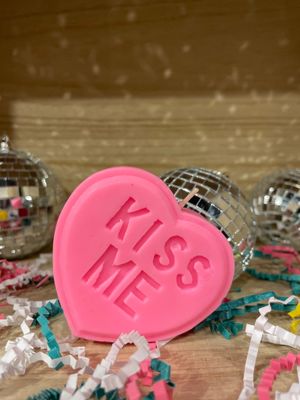 Valentine&#39;s Heart Candles Kiss Me Hot Pink