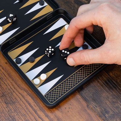 Iron &amp; Glory Game On Backgammon