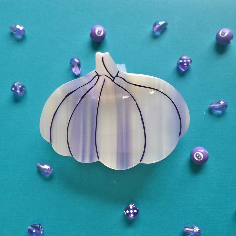 Tiny Made Garlic Hair Claw