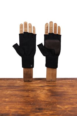 Merino Wool &amp; Recycled Poly Fingerless w/Deer Black