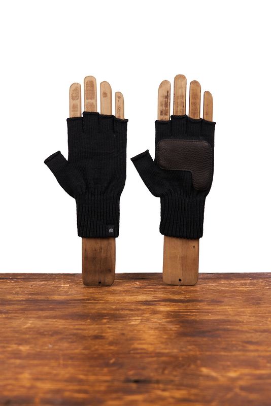 Merino Wool &amp; Recycled Poly Fingerless w/Deer Black