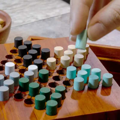 Iron &amp; Glory Chinese Checkers Game