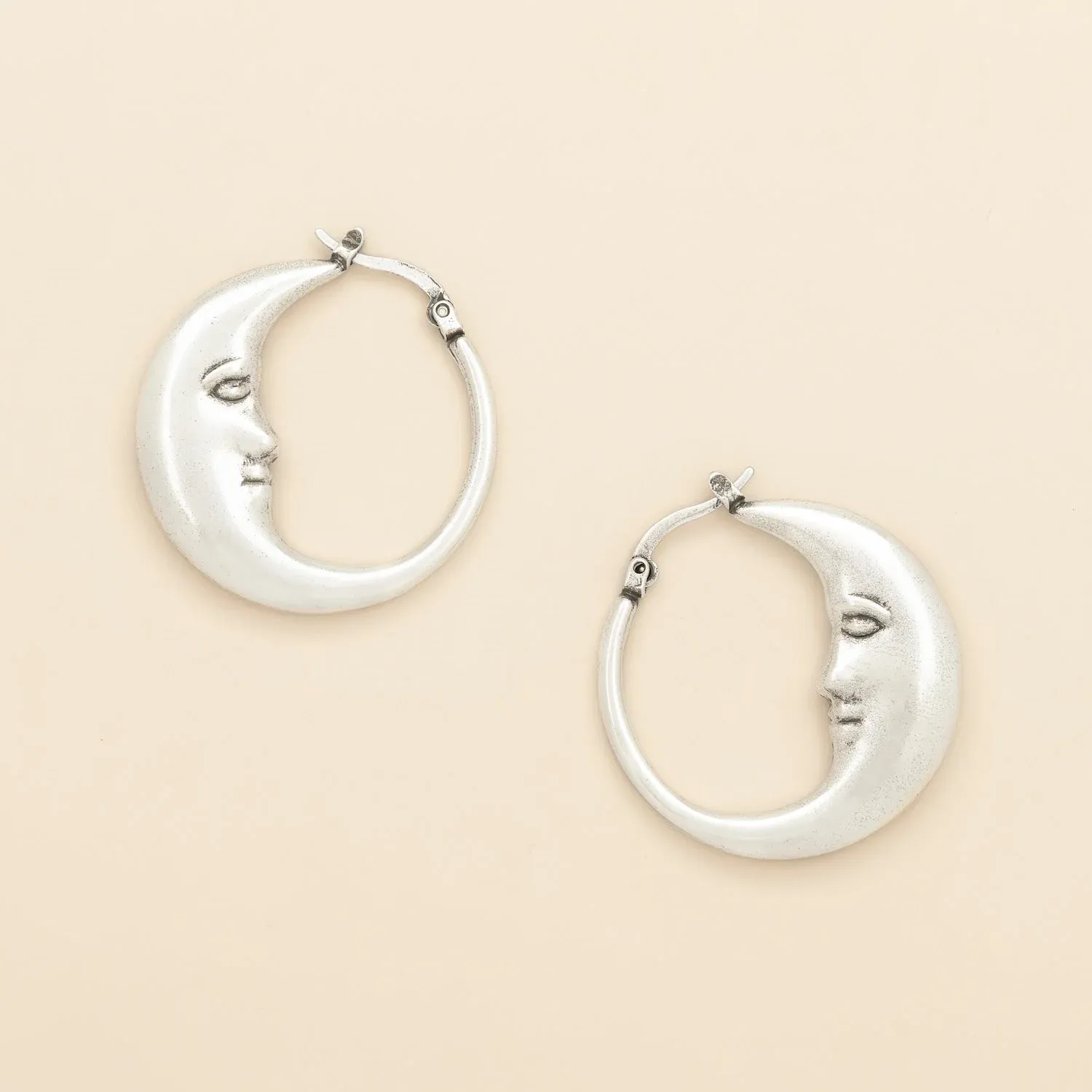 Refined Icon Earring Moon Hoop Silver