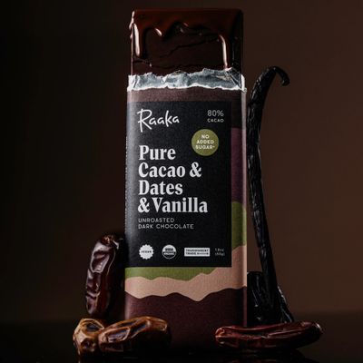 Pure Cacao Dates &amp; Vanilla Chocolate Bar 80% Cacao