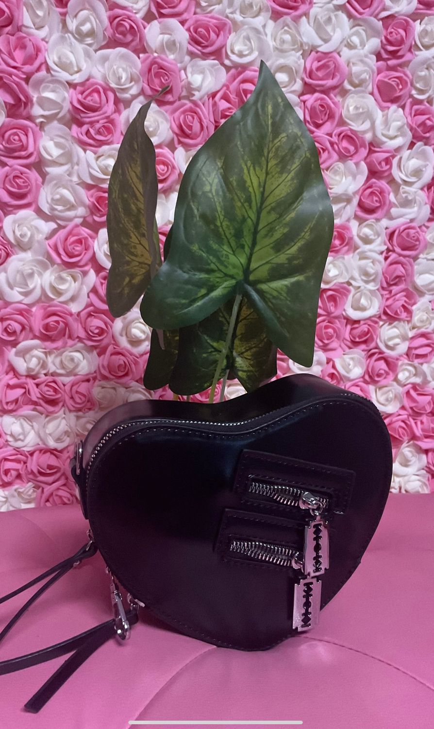 HEARTBROKEN (BLACK
