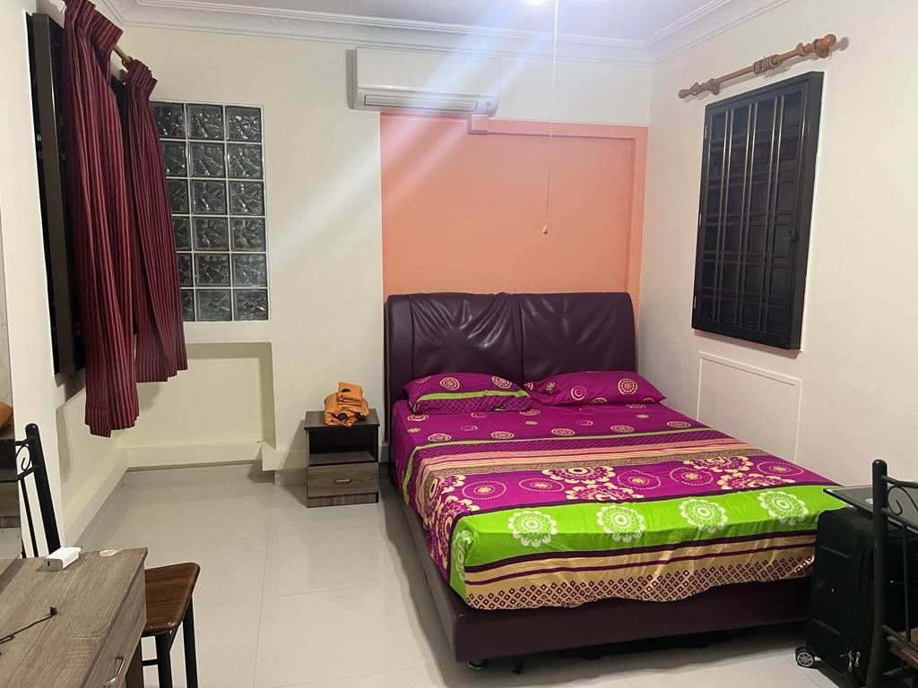 Yew Tee MRT Master Room