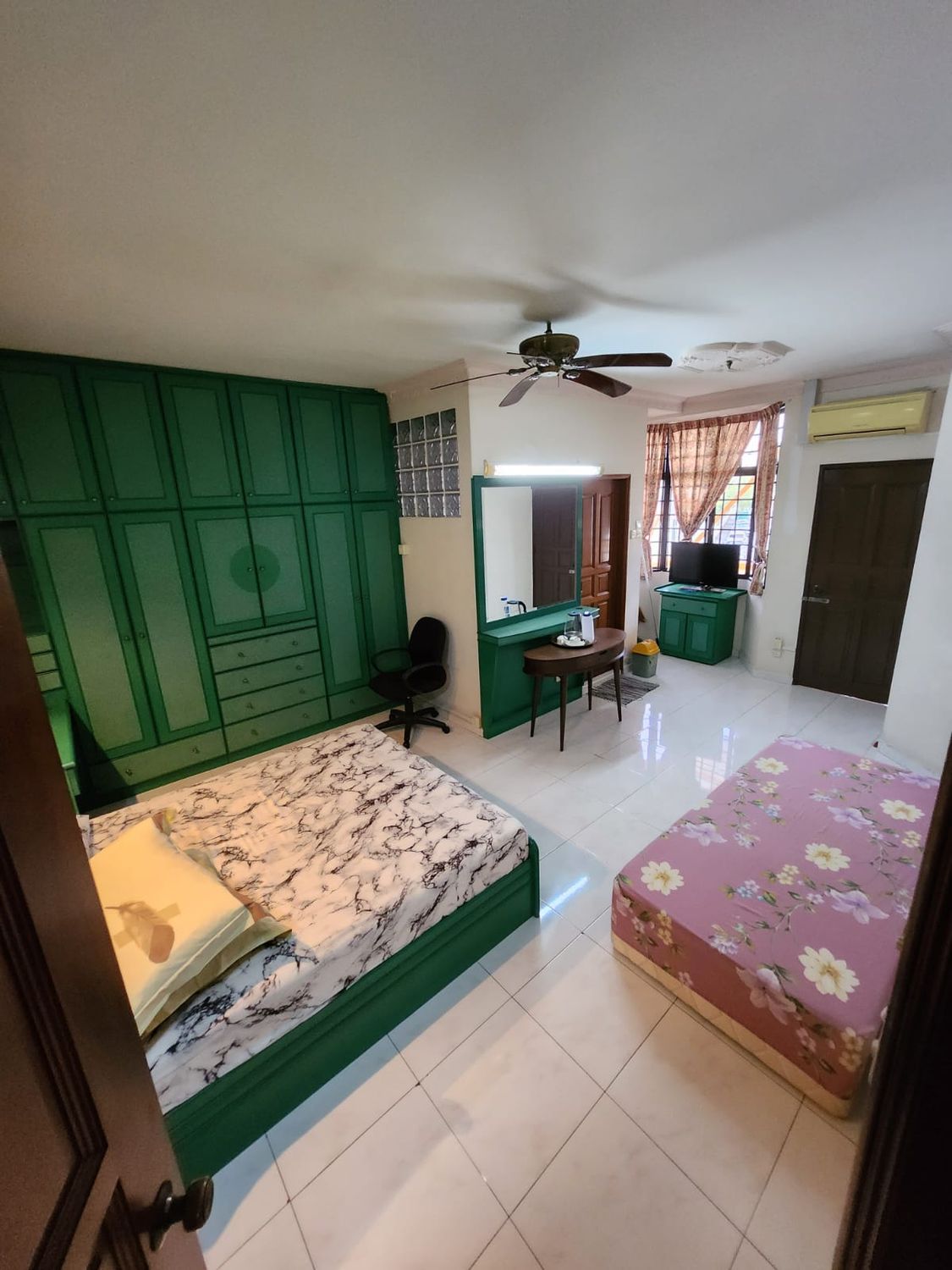 Serangoon MRT Master Room