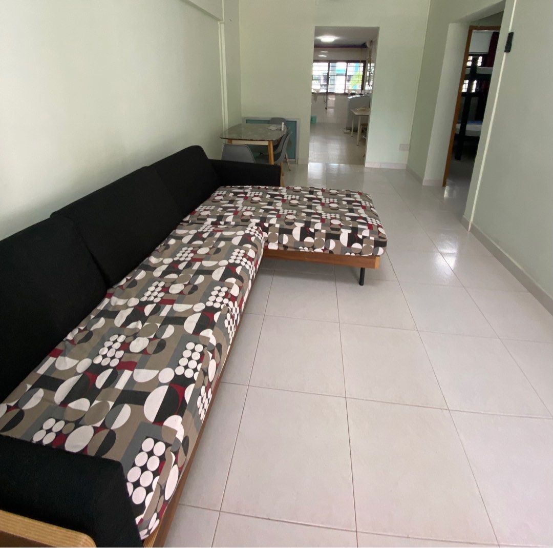 Unique 3 Room For Rent at 215 ANG MO KIO AVENUE 1!