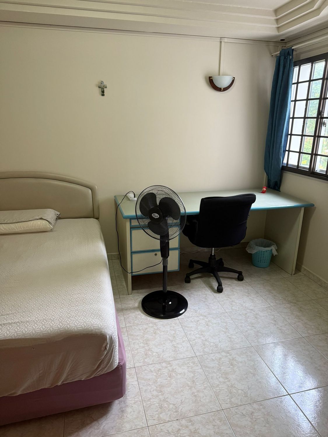 Woodlands MRT Master Room