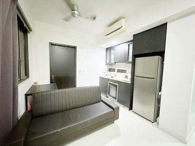 Unique Huge 1 Bed Swimming Pool View In Inflora Ror Rent!