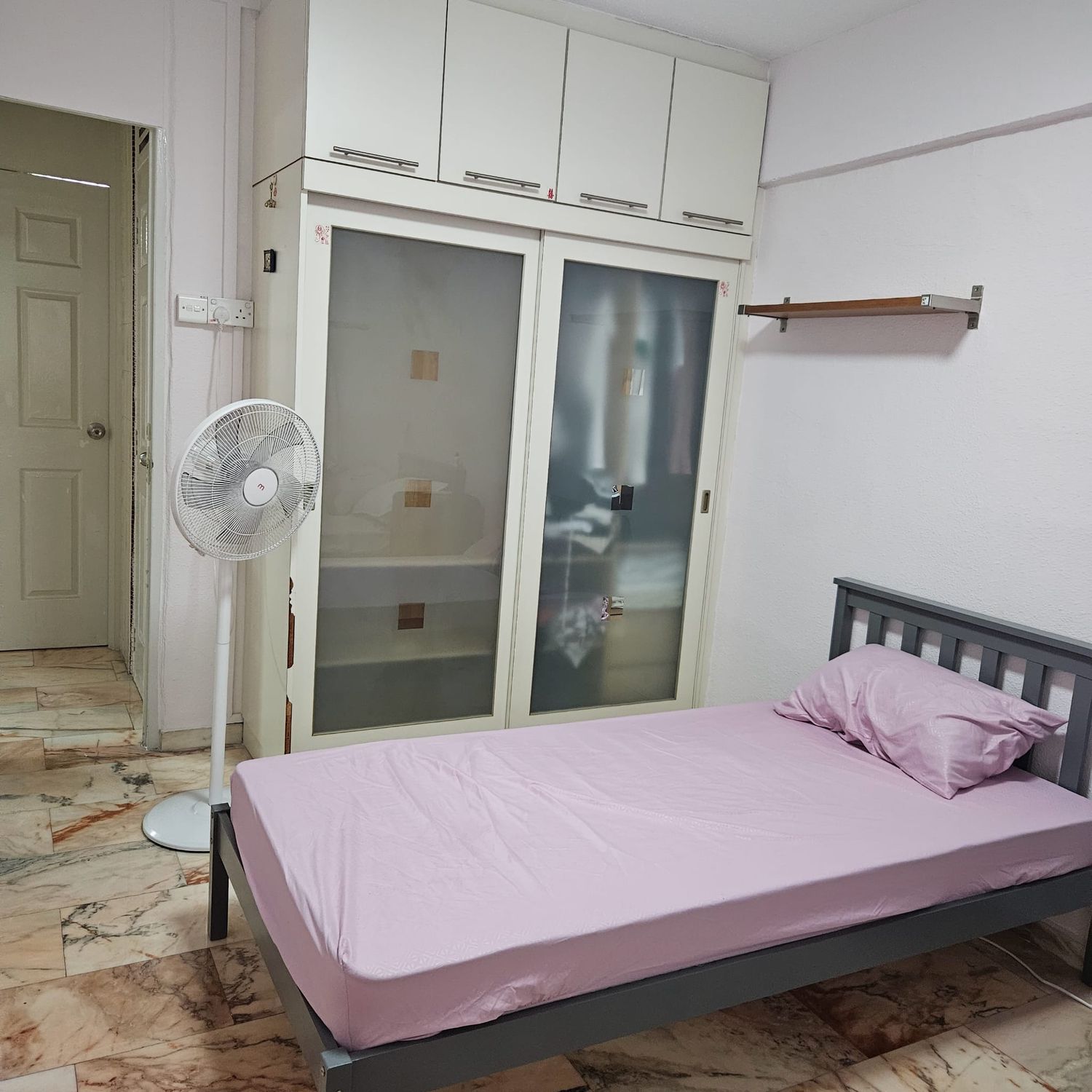 (Room Sharing) Yishun MRT Common Room