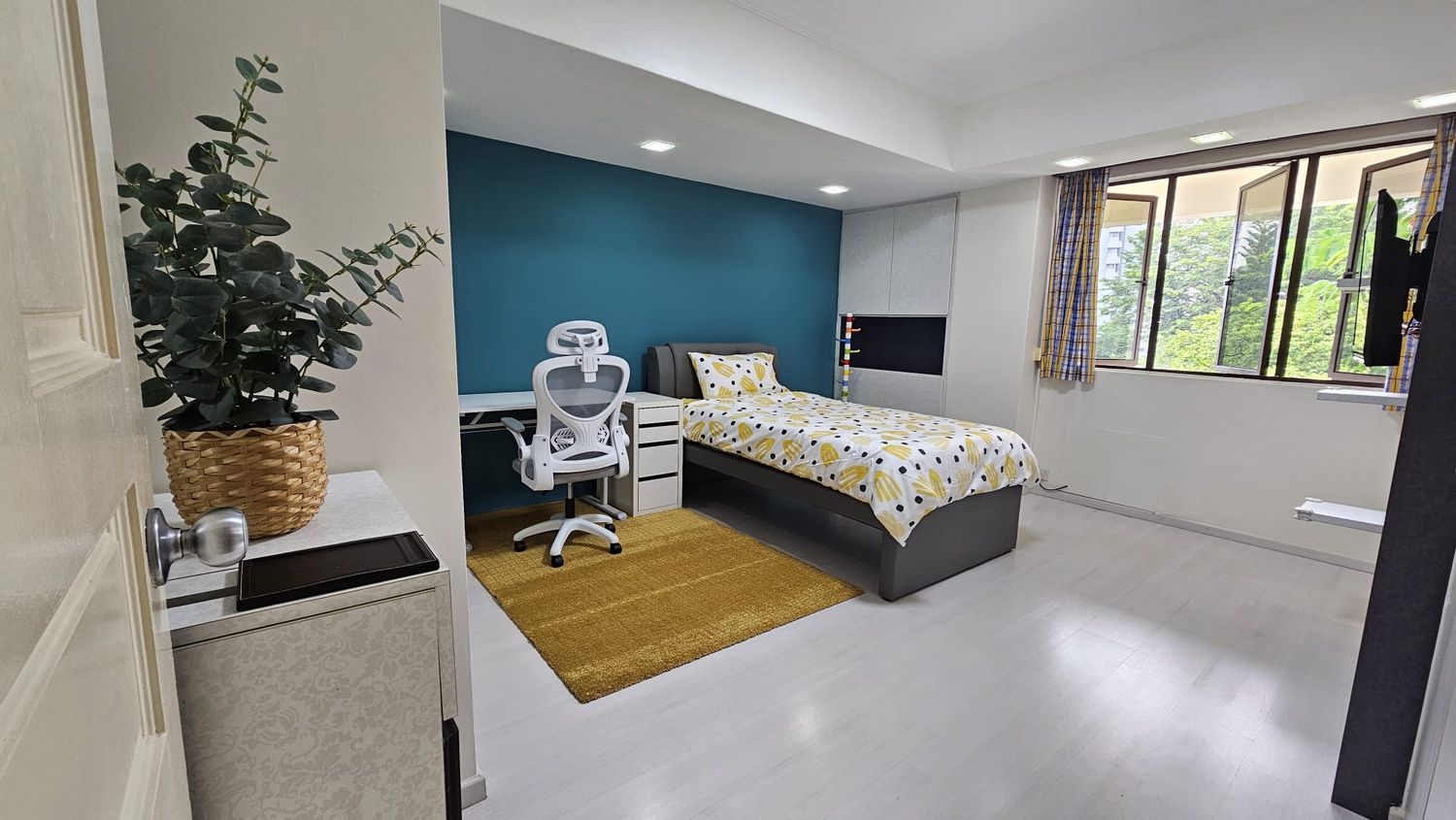 Buona Vista MRT Common Room
