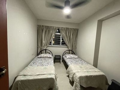 (Room Sharing) Yishun MRT Common Room