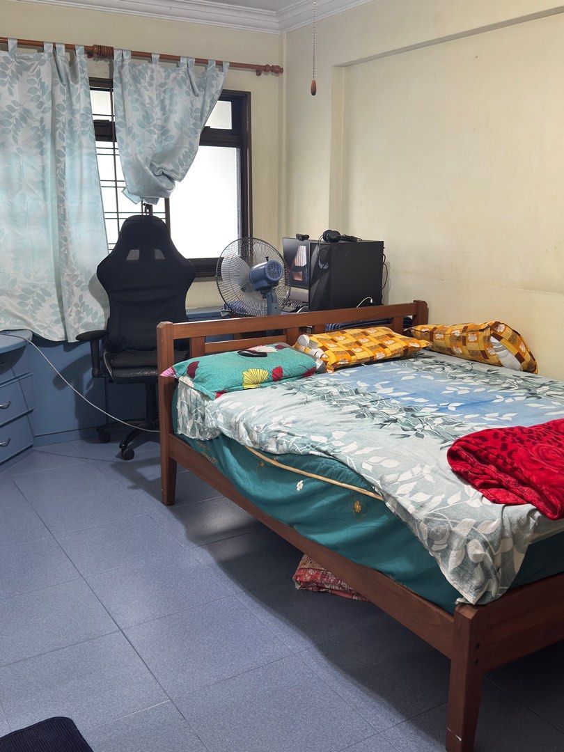 Lakeside MRT Master Room