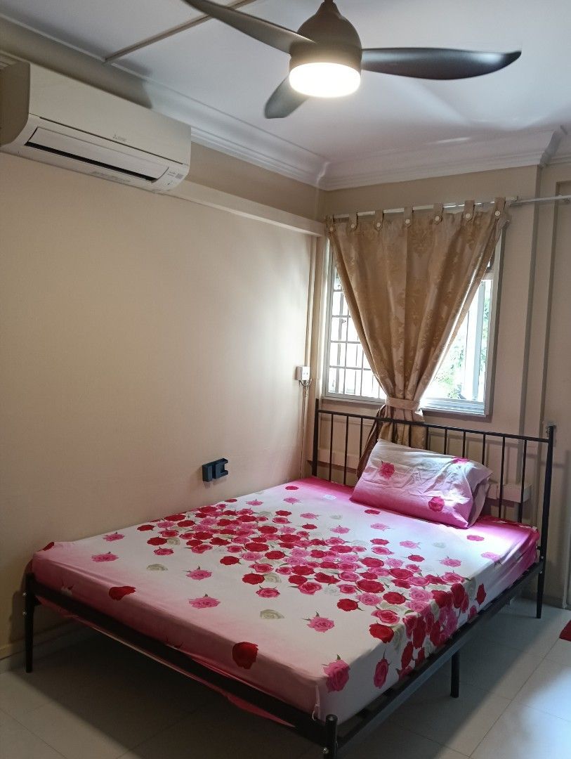 Woodlands MRT Master Room