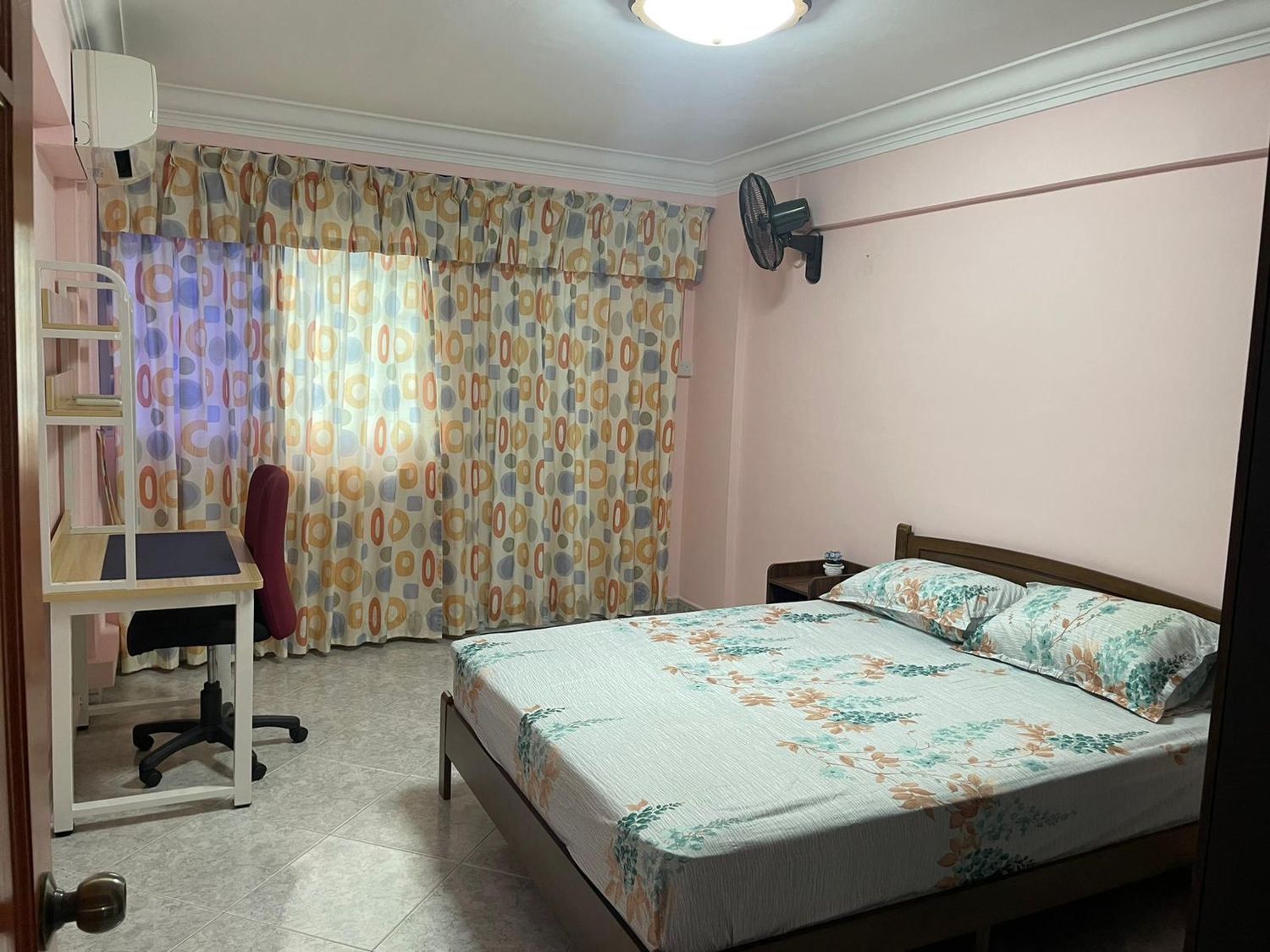 Hougang MRT Master Room